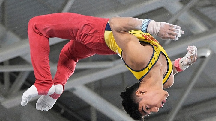 Los gimnastas Ángel Barajas y Yan Dairo Zabala, a finales de la parada de la Copa Mundo Desafío